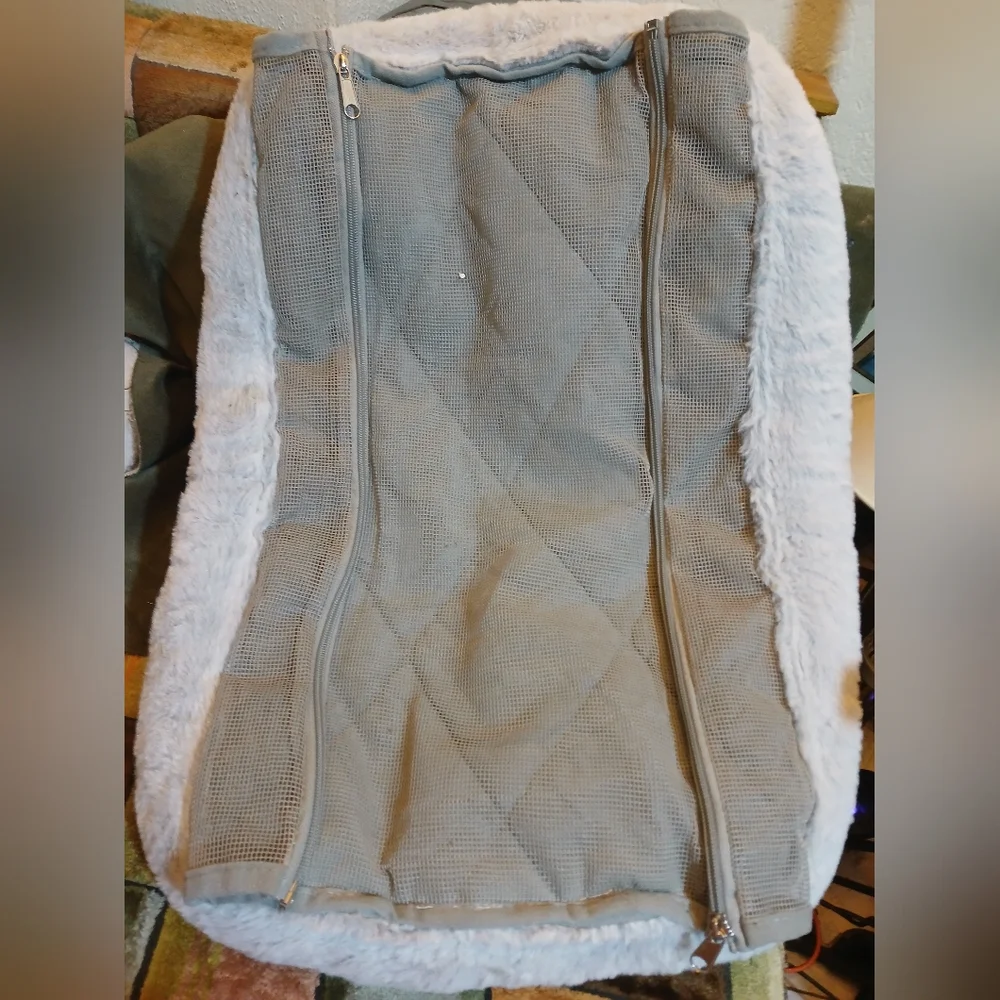 Soft Plush Pet Bed in Light Gray